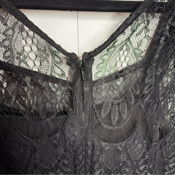MINKPINK - Black lace overlay with slip mini short sleeve dress - Medium - Picture 5 of 10